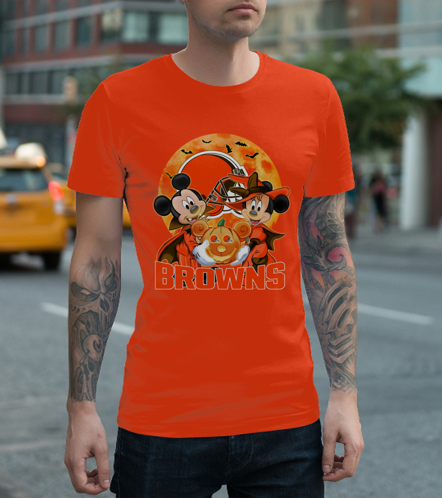 Cleveland Browns Mickey and Minnie Mouse Halloween Bats Pumpkin Helmet T-Shirt
