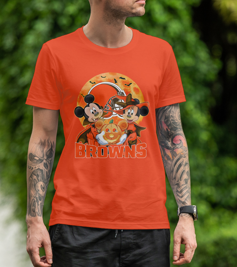 Cleveland Browns Mickey And Minnie Mouse Halloween Bats Pumpkin Helmet T-Shirt