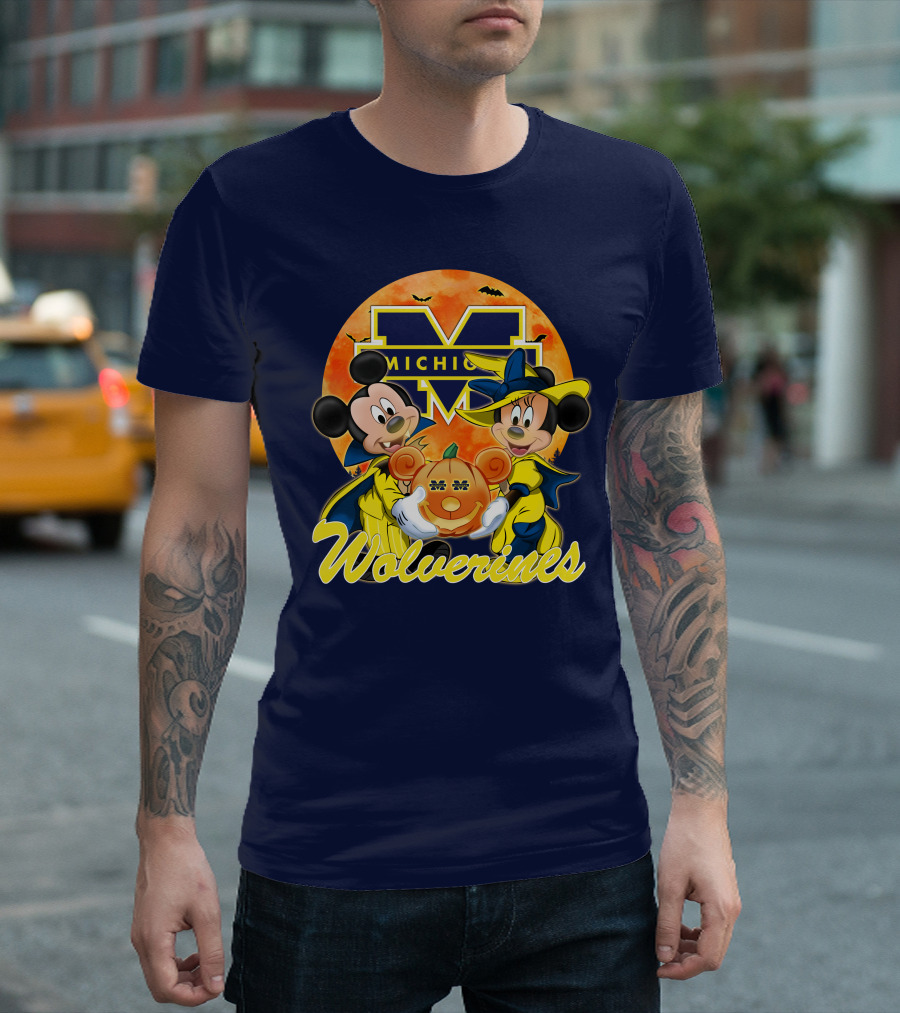 Michigan Wolverines Mickey And Minnie Mouse Halloween Pumpkin T-Shirt