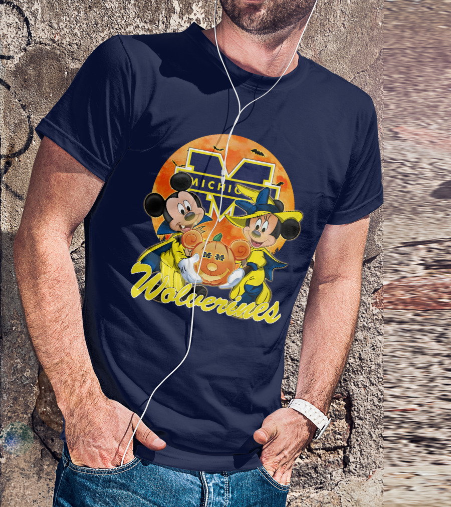 Michigan Wolverines Mickey And Minnie Mouse Halloween Pumpkin T-Shirt