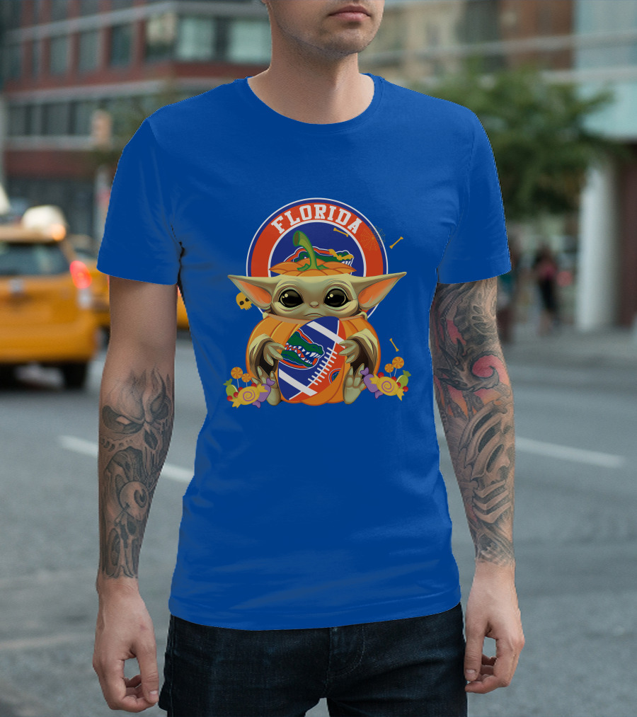 Florida Gators Halloween Pumpkin Baby Yoda Hug Football T-Shirt