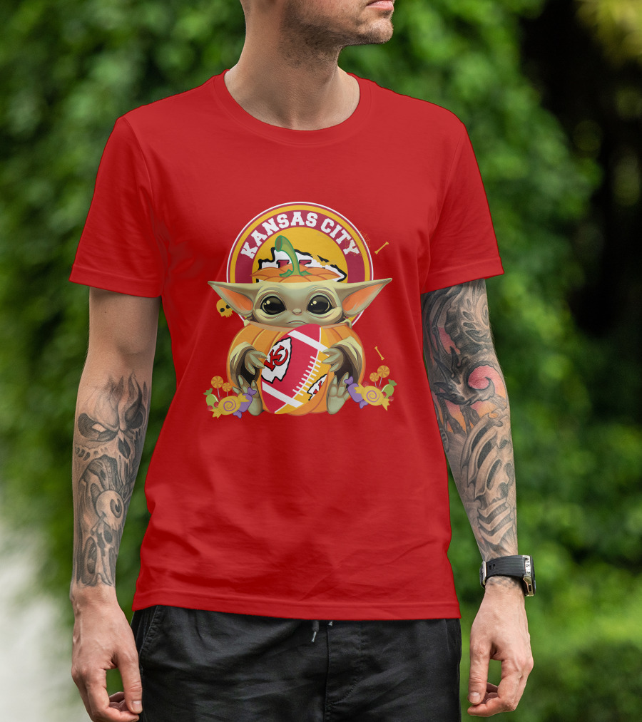 Halloween Pumpkin Baby Yoda Kansas City Chiefs Football Hug T-Shirt