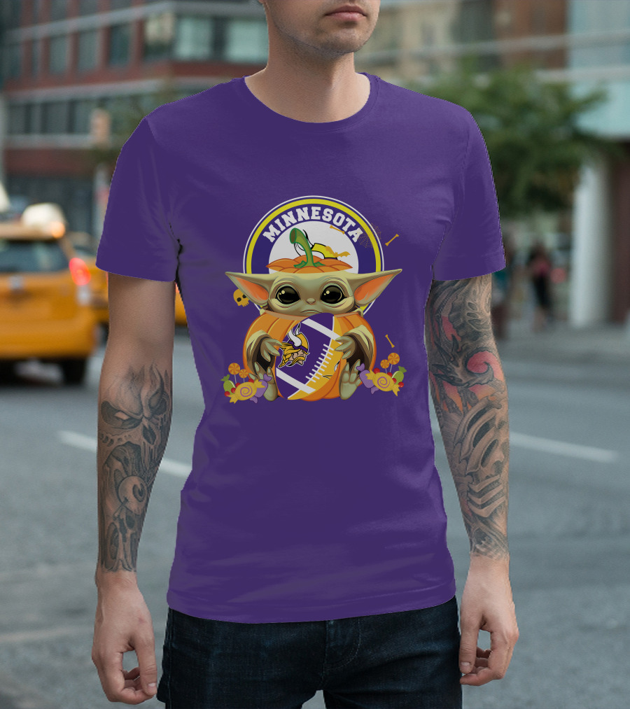 Halloween Pumpkin Baby Yoda Minnesota Vikings Hug T-Shirt