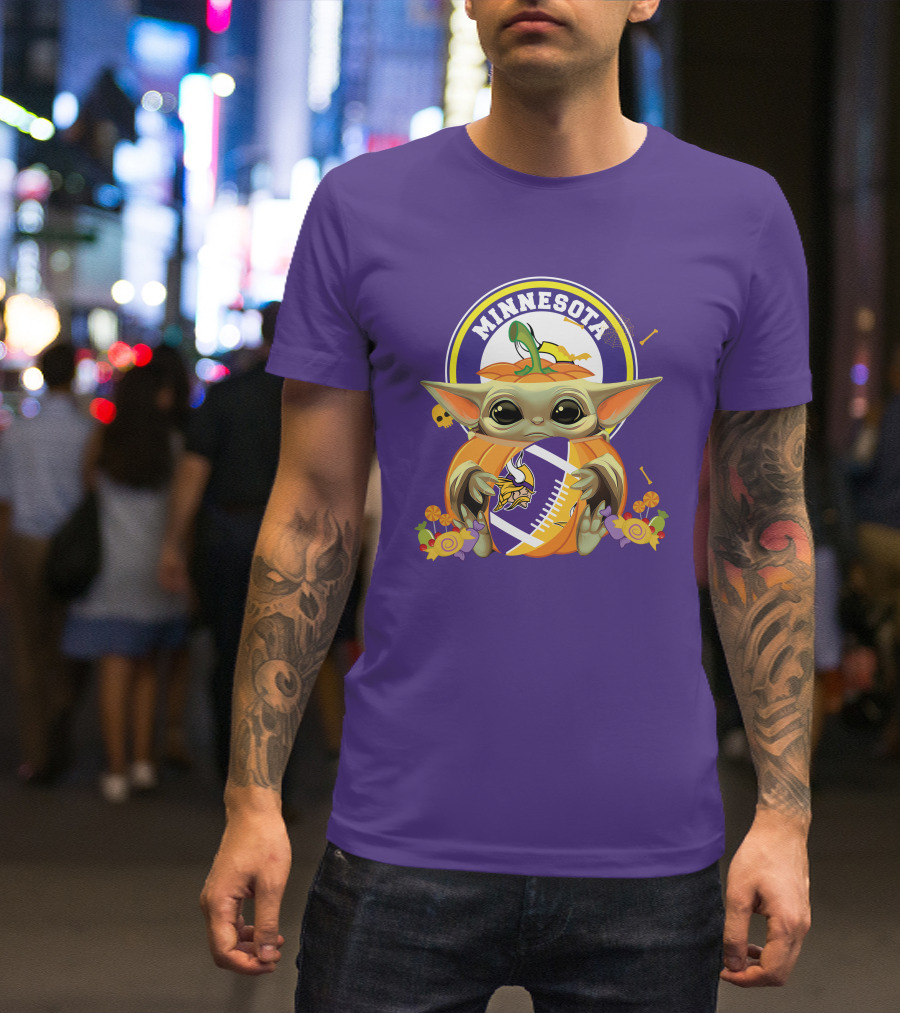 Halloween Pumpkin Baby Yoda Minnesota Vikings Hug T-Shirt