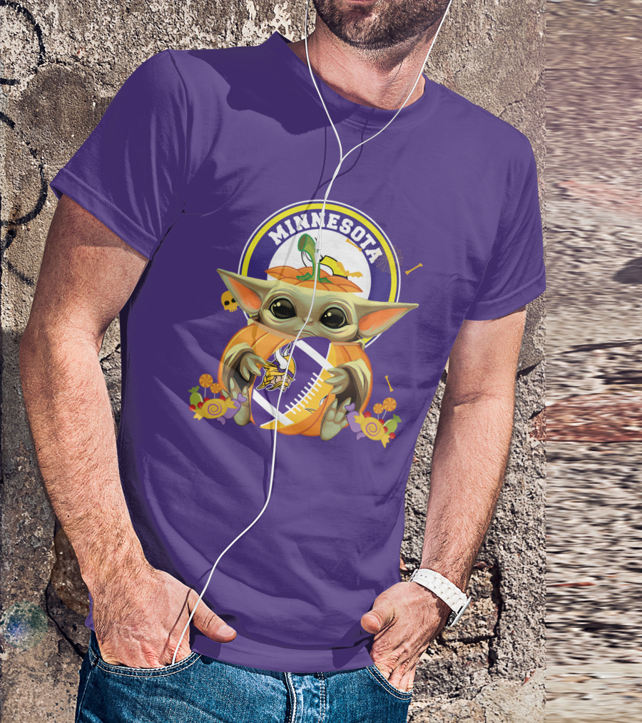 Halloween Pumpkin Baby Yoda Minnesota Vikings Hug T-Shirt