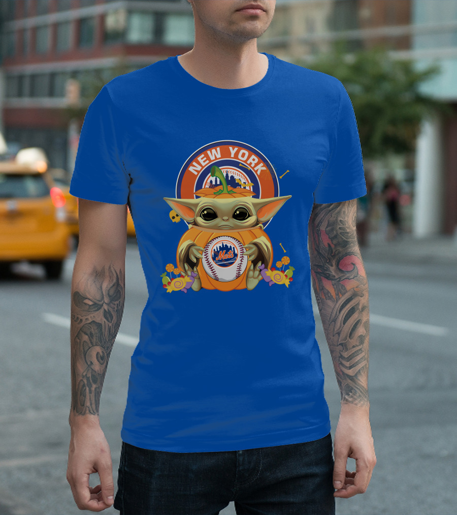 Halloween Pumpkin Baby Yoda Holding New York Mets Baseball with City Skyline T-Shirt