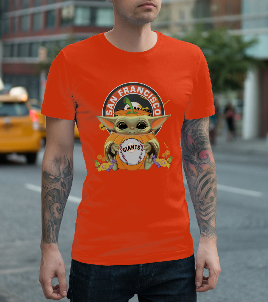 San Francisco Giants Halloween Baby Yoda Pumpkin Hug Baseball T-Shirt