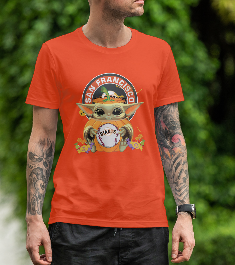 San Francisco Giants Halloween Baby Yoda Pumpkin Hug Baseball T-Shirt