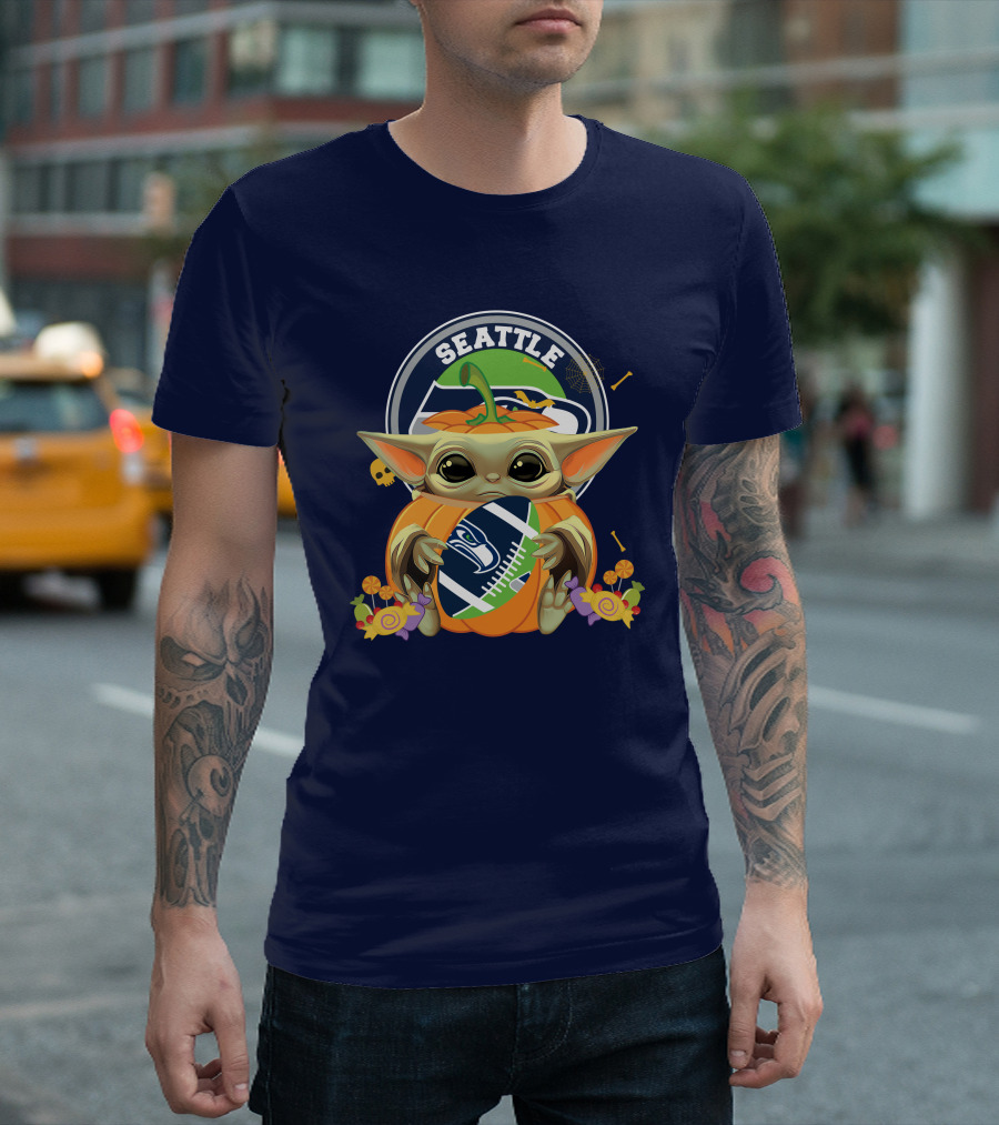 Seattle Seahawks Halloween Pumpkin Baby Yoda Hug T-Shirt