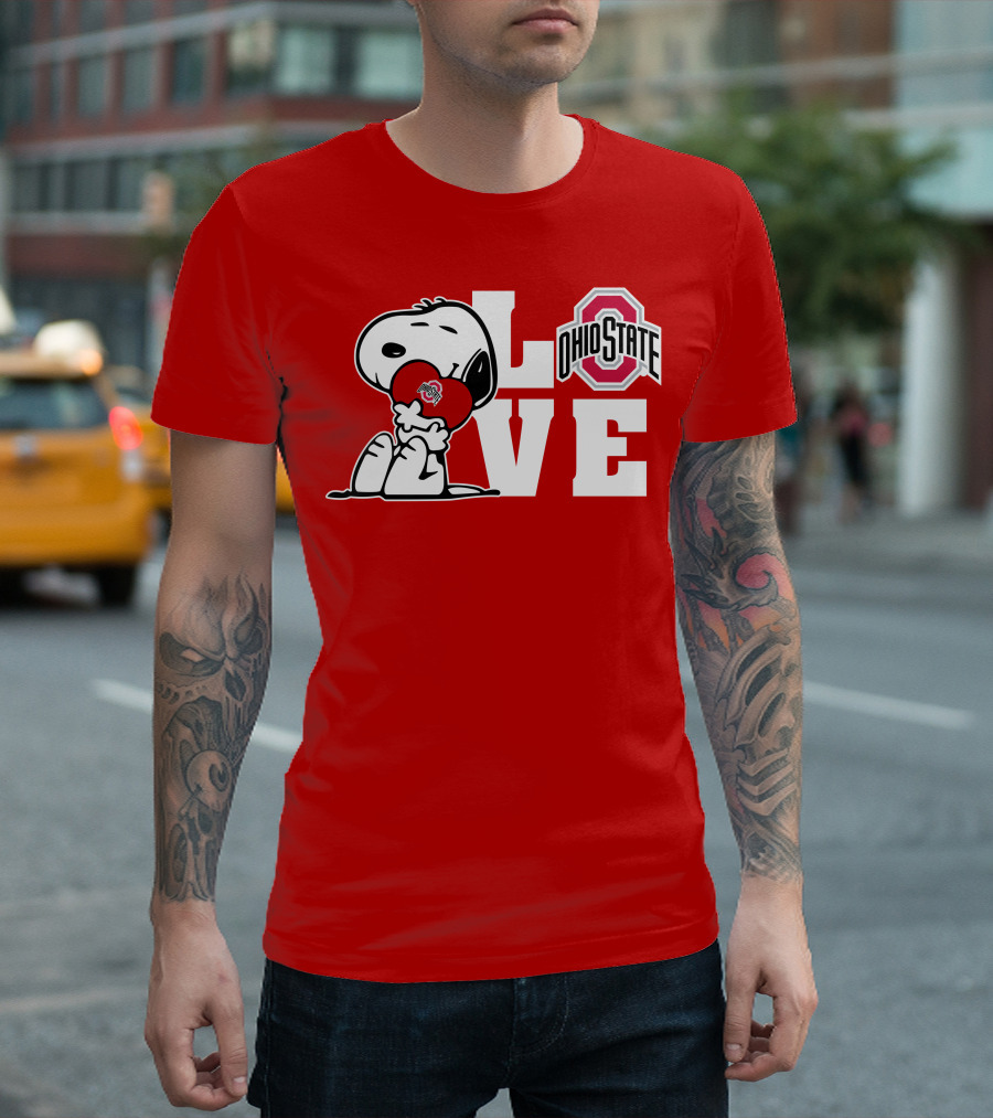 Snoopy Ohio State Buckeyes Love Peanuts Character Holding Heart With Buckeyes T-Shirt