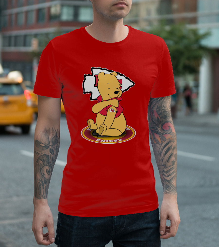 Kansas City Chiefs Winnie The Pooh Sitting On T-Shirt