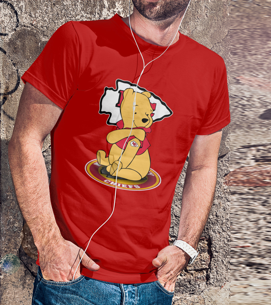 Kansas City Chiefs Winnie The Pooh Sitting On T-Shirt