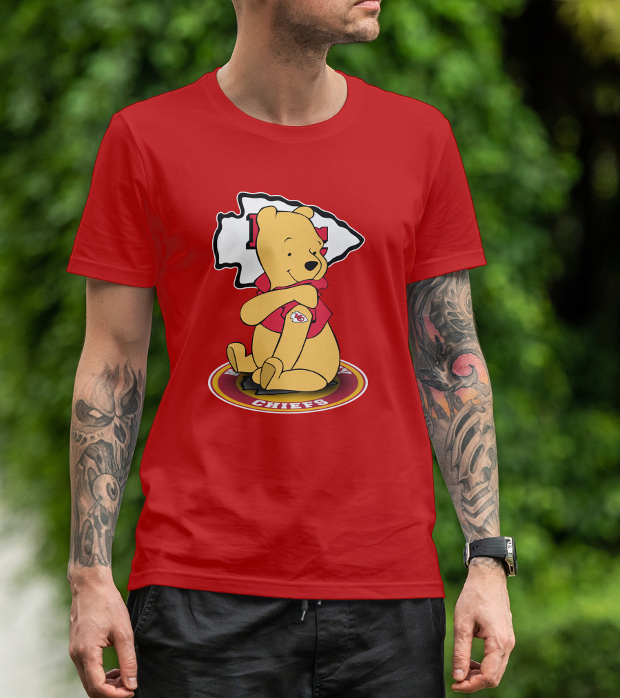 Kansas City Chiefs Winnie The Pooh Sitting On T-Shirt