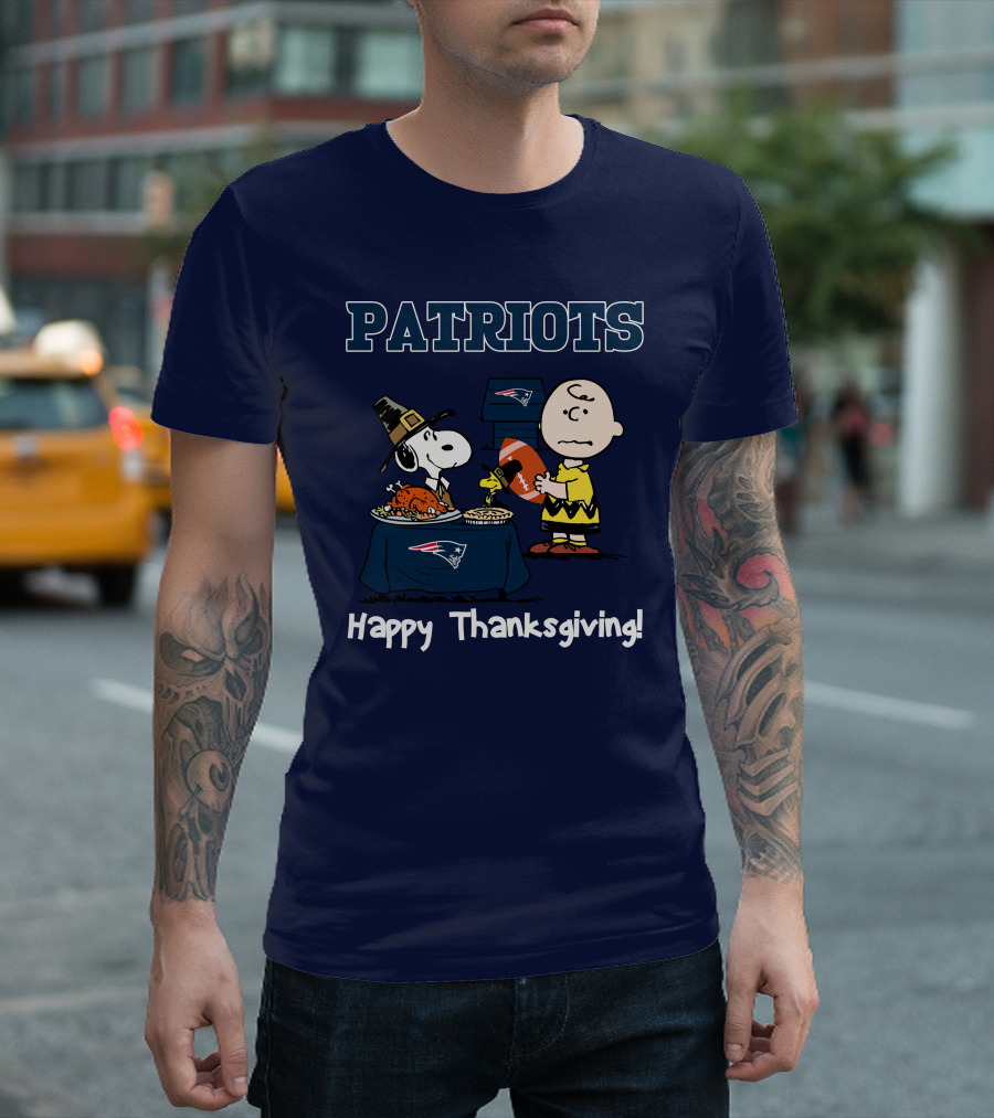 New England Patriots Snoopy Charlie Brown Happy Thanksgiving Football T-Shirt