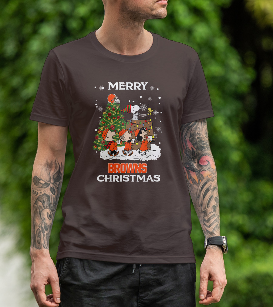 Merry Browns Christmas Peanuts Christmas Tree Celebration T-Shirt