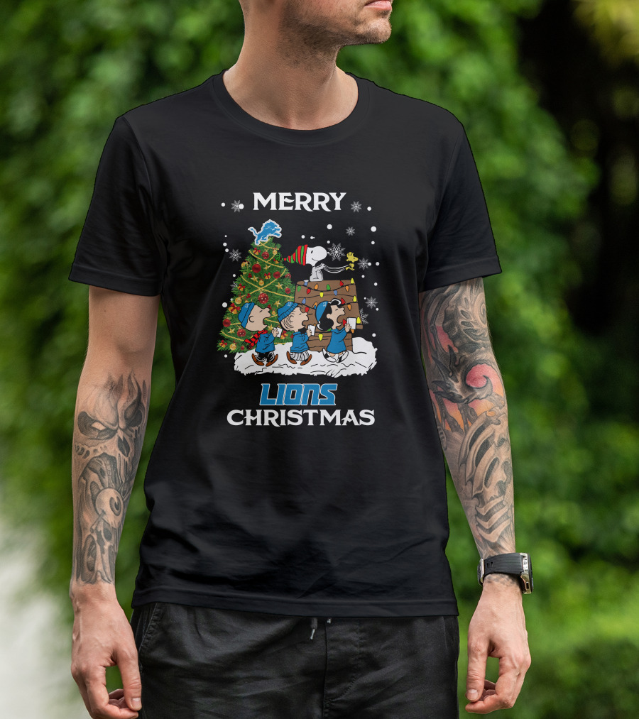 Merry Lions Christmas Detroit Peanuts Tree T-Shirt