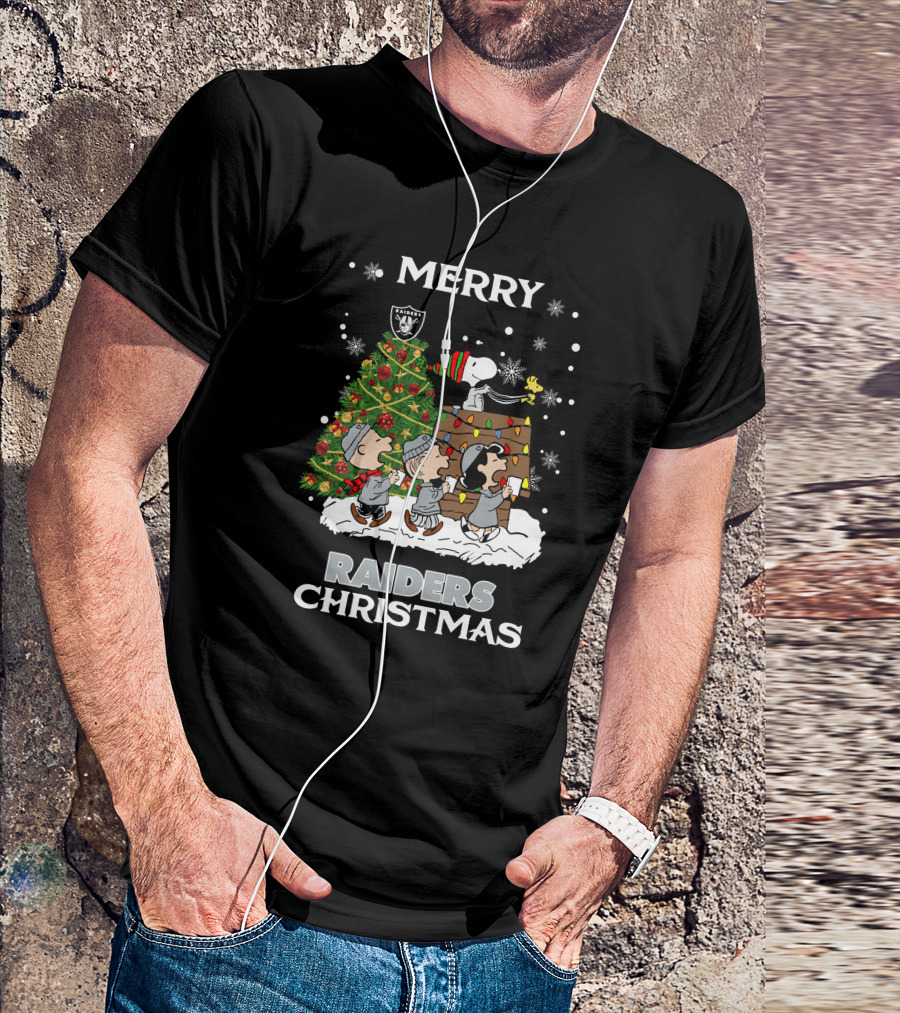 Merry Raiders Christmas Snoopy Peanuts Las Vegas Christmas Tree T-Shirt