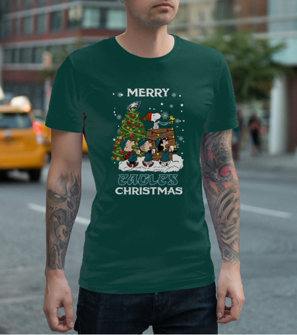 Merry Eagles Christmas Philadelphia Peanuts Christmas Tree Snoopy Woodstock T-Shirt