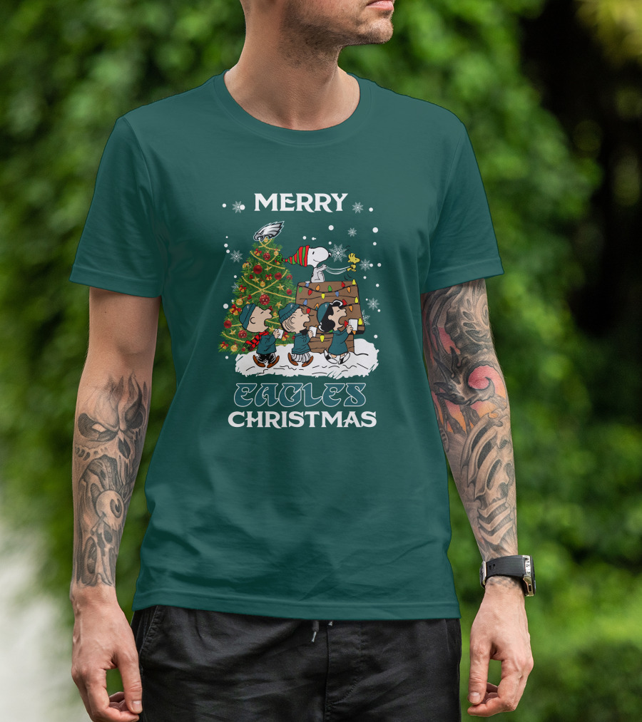 Merry Eagles Christmas Philadelphia Peanuts Christmas Tree Snoopy Woodstock T-Shirt