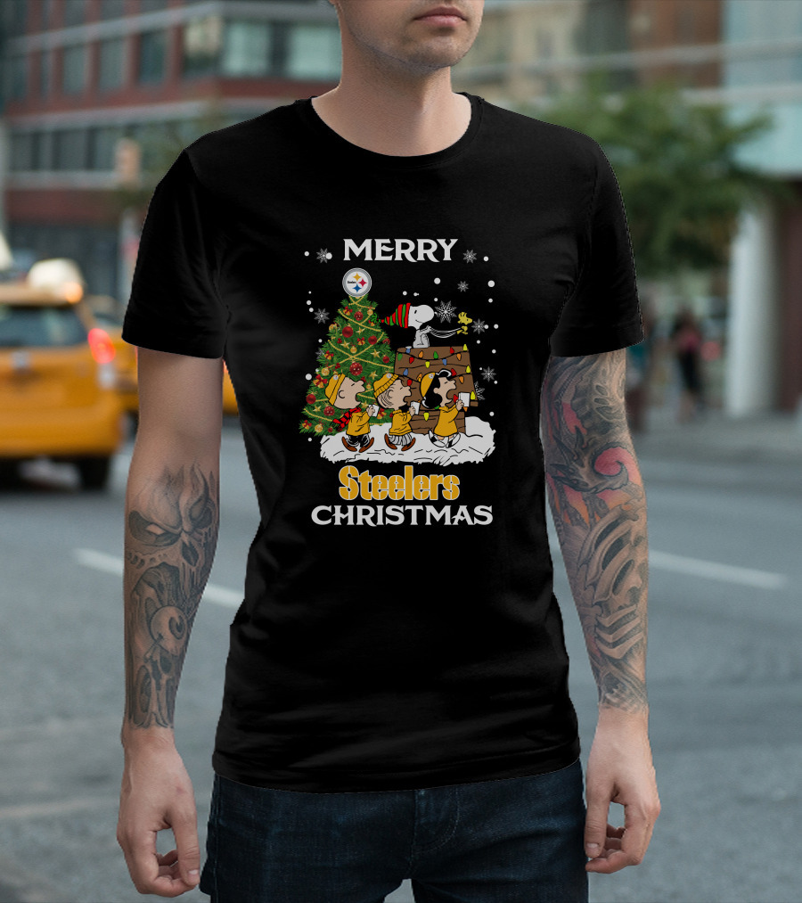 Merry Steelers Christmas Peanuts Tree Snoopy And Friends T-Shirt