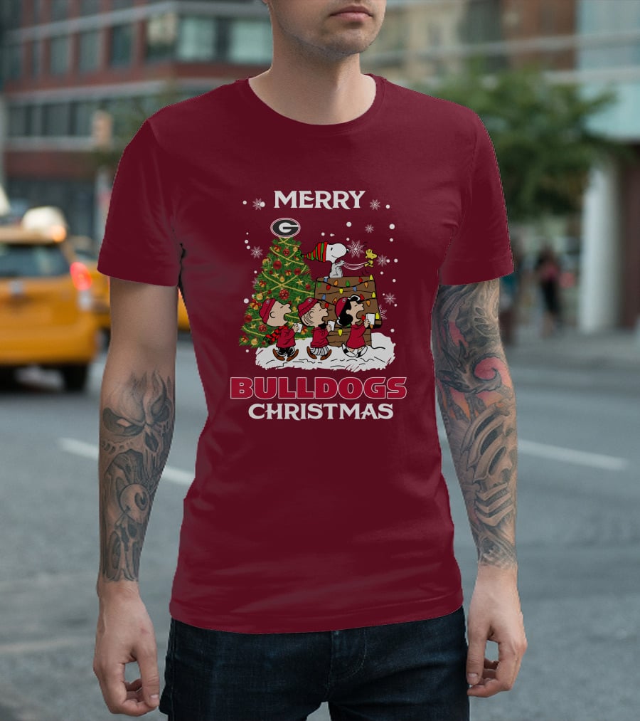Merry Georgia Bulldogs Christmas Tree Peanuts Holiday Scene T-Shirt