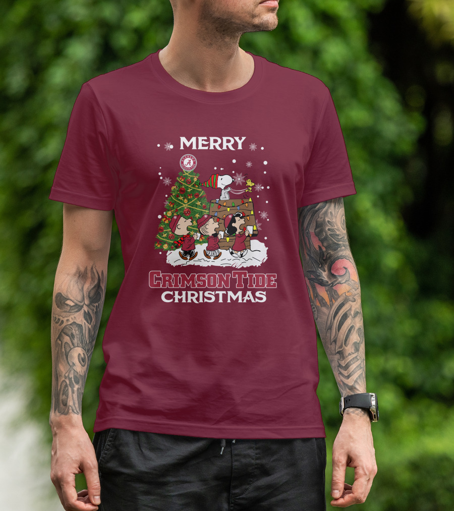 Merry Crimson Tide Christmas Peanuts Alabama Holiday Snowflakes T-Shirt