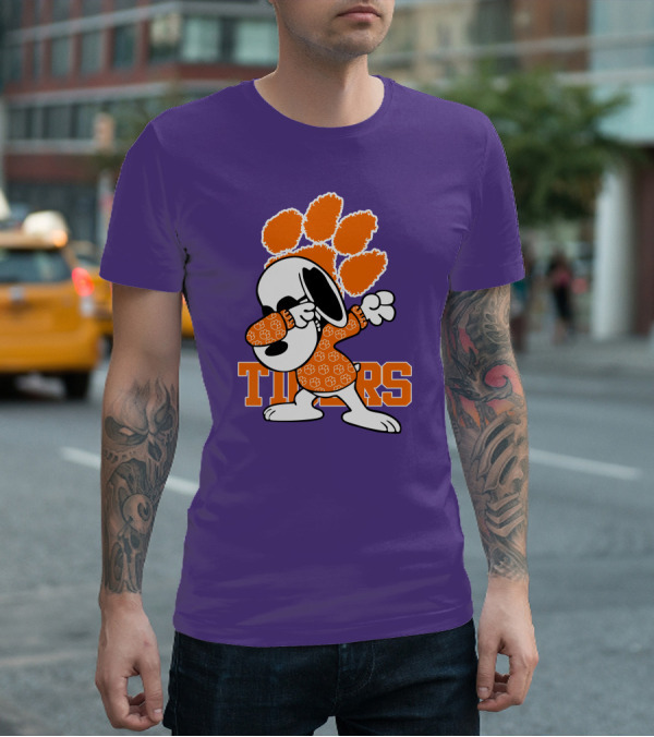 Snoopy Dabbing Clemson Tigers Paw Prints T-Shirt