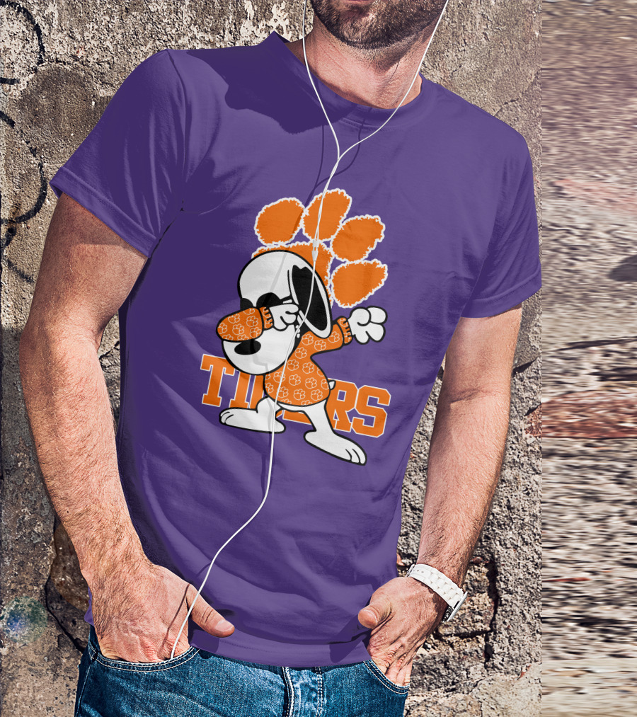 Snoopy Dabbing Clemson Tigers Paw Prints T-Shirt