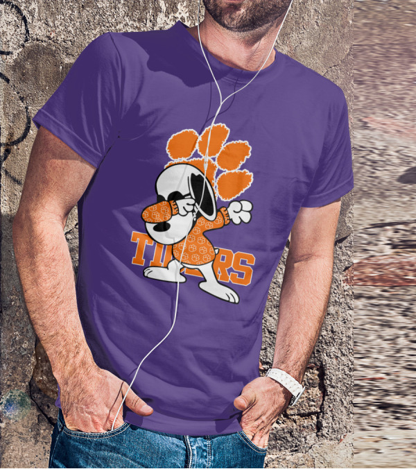Snoopy Dabbing Clemson Tigers Paw Prints T-Shirt
