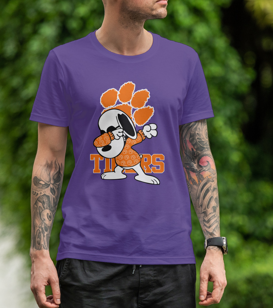 Snoopy Dabbing Clemson Tigers Paw Prints T-Shirt