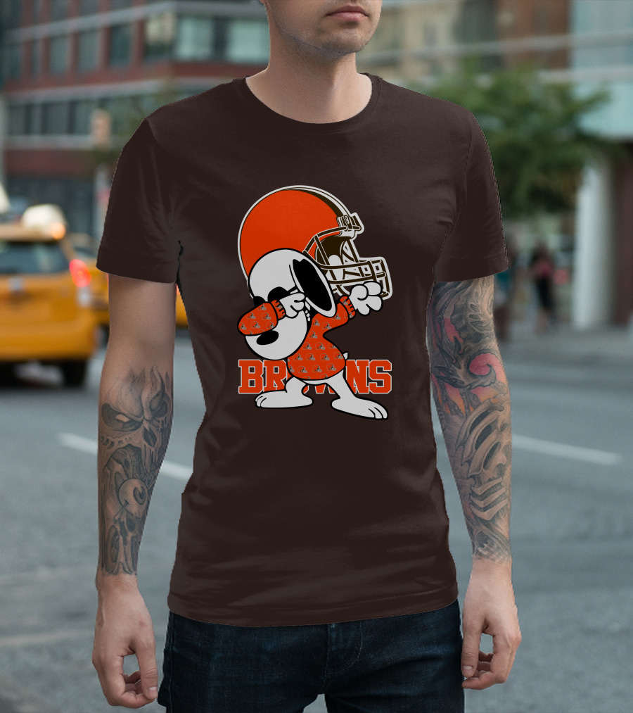 Cleveland Browns Snoopy Dabbing Football Helmet T-Shirt