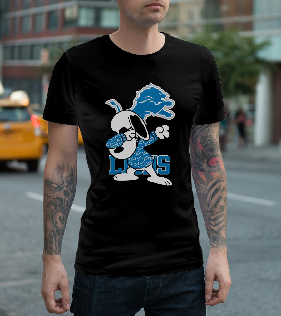 Detroit Lions Snoopy Dabbing Lions Football T-Shirt