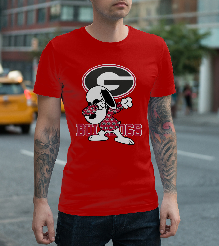 Georgia Bulldogs Snoopy Dabbing University of Georgia T-Shirt