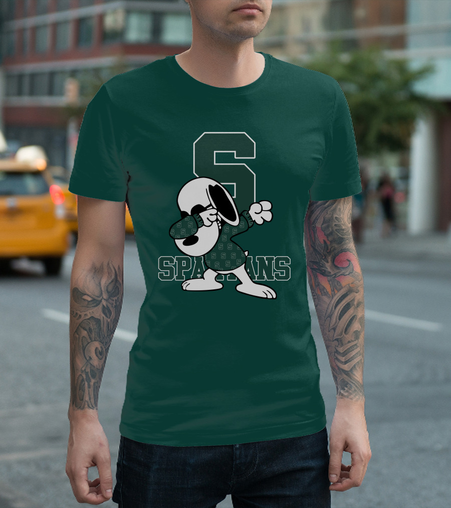 Michigan State Spartans Snoopy Dabbing Football Cartoon Peanuts T-Shirt