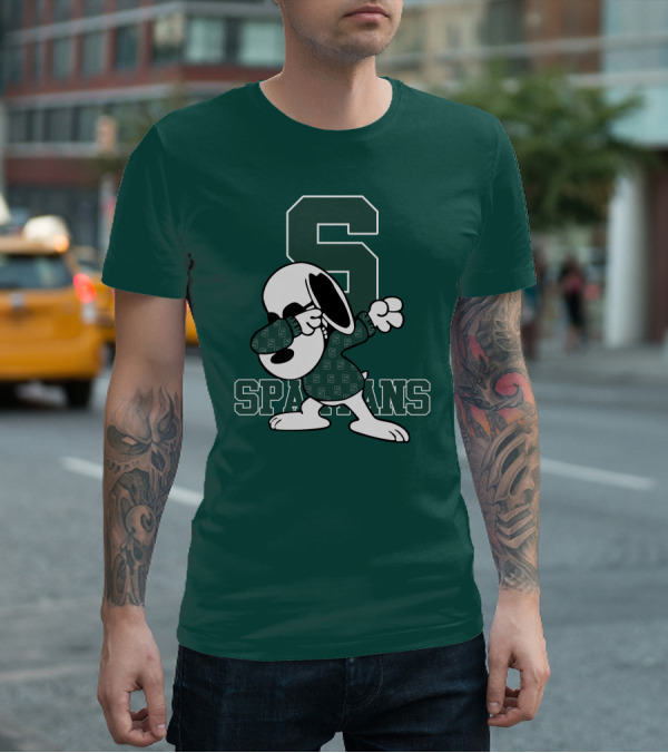 Michigan State Spartans Snoopy Dabbing Football Cartoon Peanuts T-Shirt