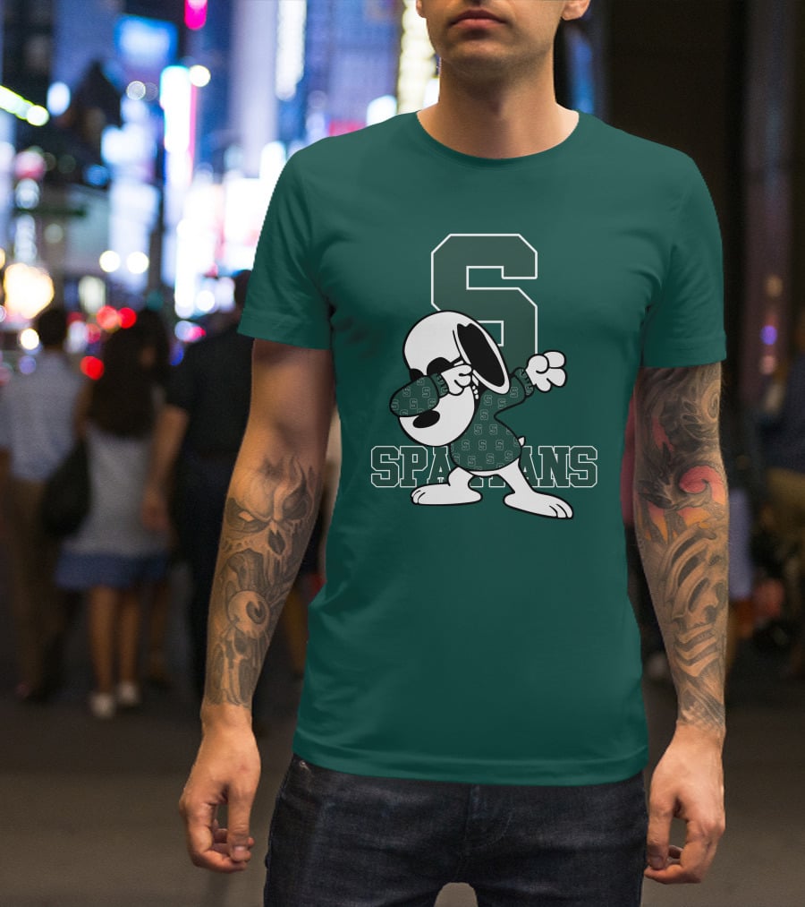 Michigan State Spartans Snoopy Dabbing Football Cartoon Peanuts T-Shirt