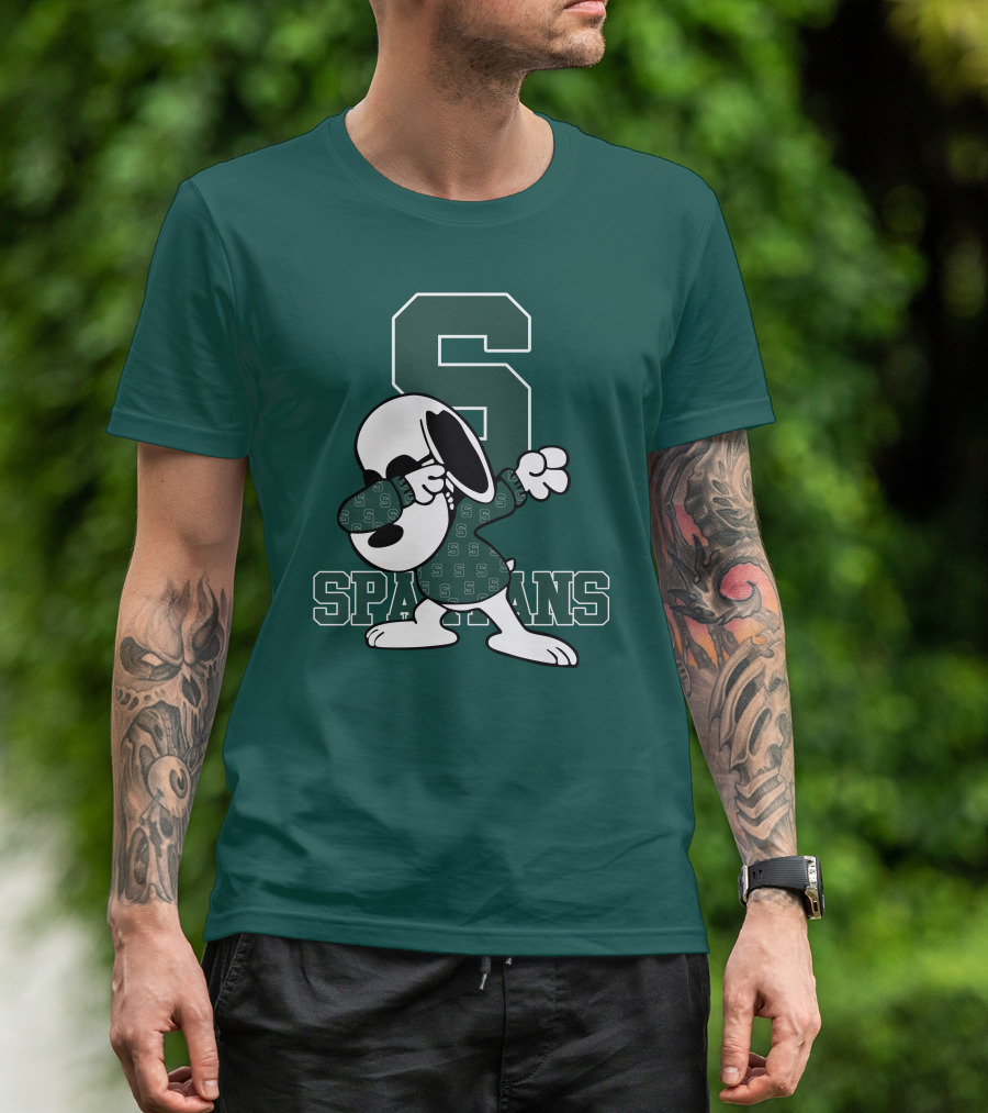 Michigan State Spartans Snoopy Dabbing Football Cartoon Peanuts T-Shirt