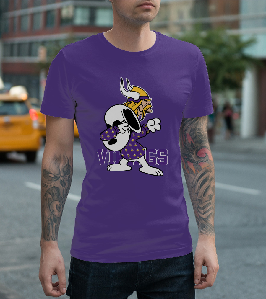 Minnesota Vikings Snoopy Dabbing Peanuts Football Fandom T-Shirt
