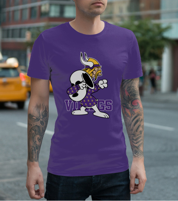 Minnesota Vikings Snoopy Dabbing Peanuts Football Fandom T-Shirt