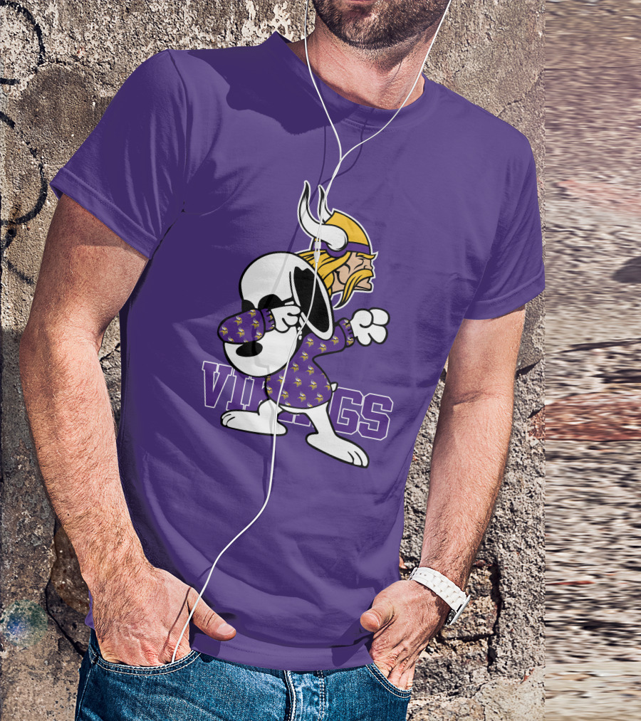 Minnesota Vikings Snoopy Dabbing Peanuts Football Fandom T-Shirt