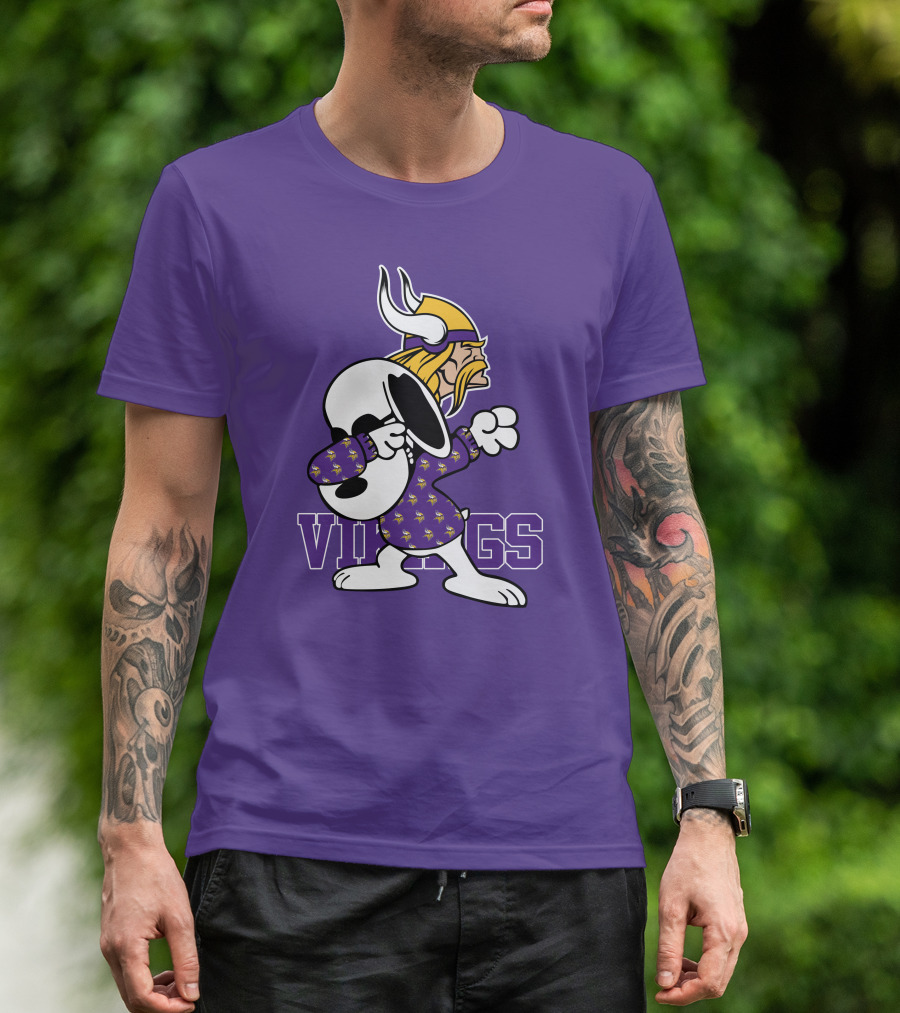 Minnesota Vikings Snoopy Dabbing Peanuts Football Fandom T-Shirt