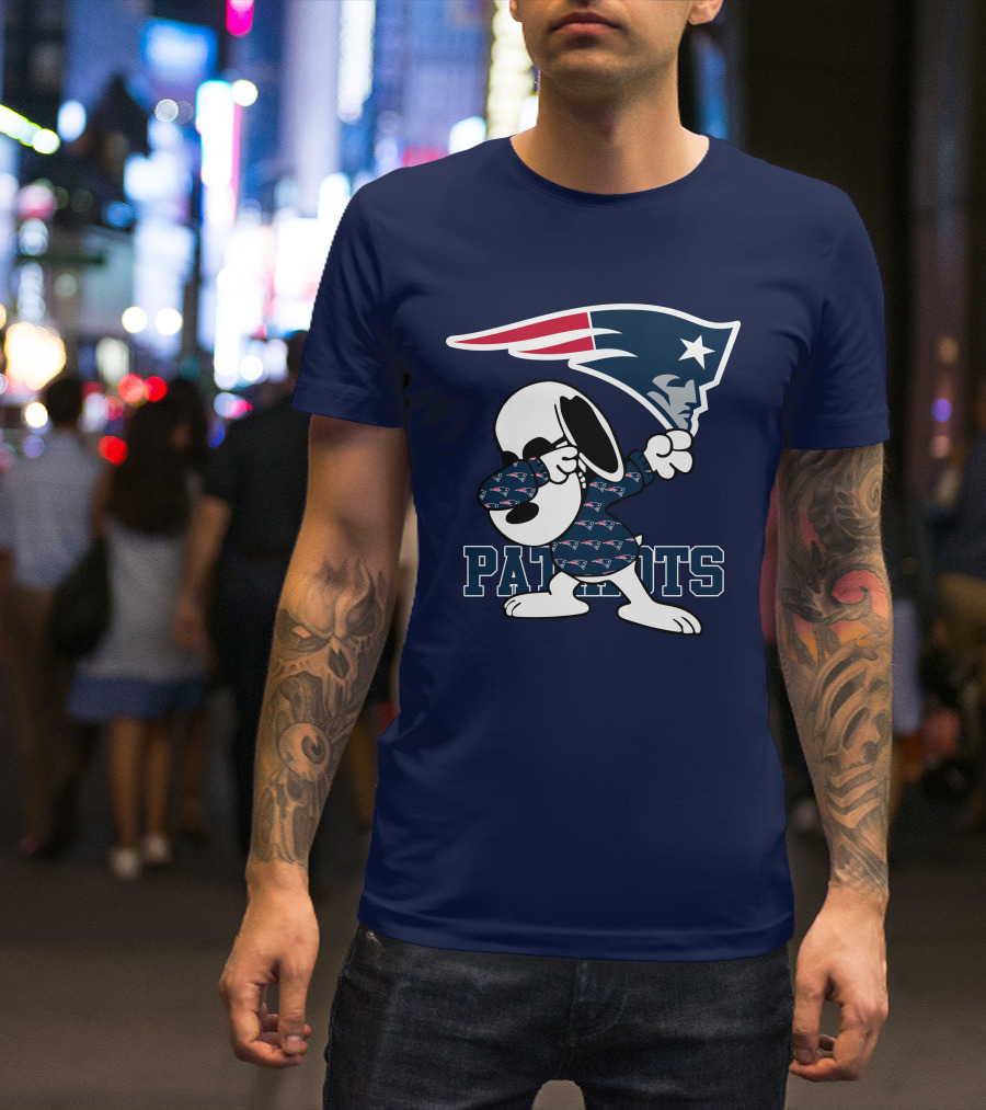 New England Patriots Snoopy Dabbing Patriots T-Shirt