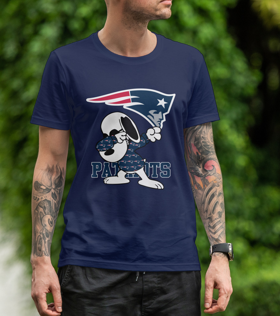New England Patriots Snoopy Dabbing Patriots T-Shirt
