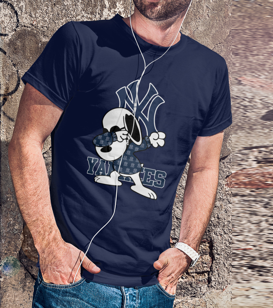 Snoopy Dabbing New York Yankees Logo Yankees T-Shirt