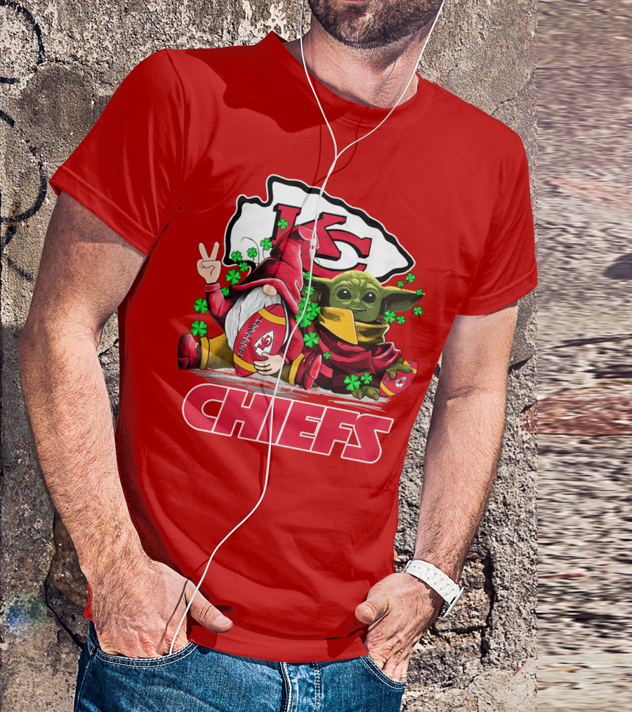 Kansas City Chiefs Leprechauns Gnomes Baby Yoda Hug T-Shirt