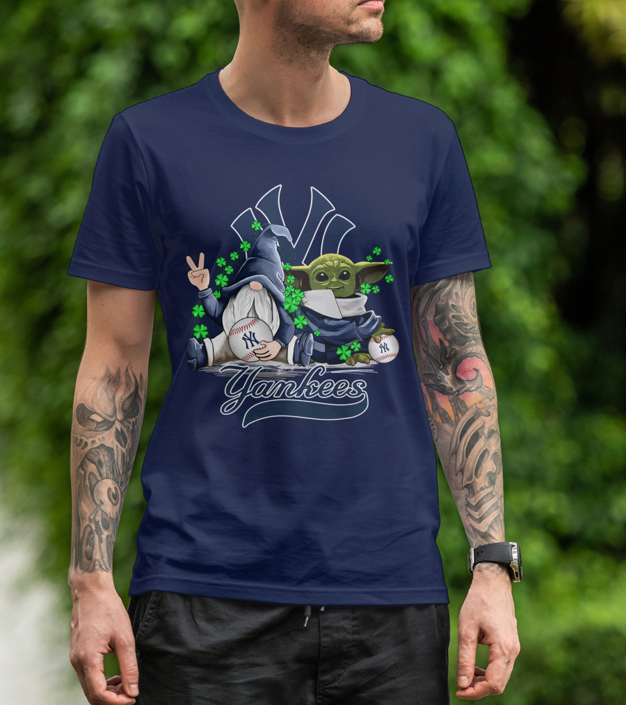 Yankees Gnome Baby Yoda Clover Baseball Hug T-Shirt