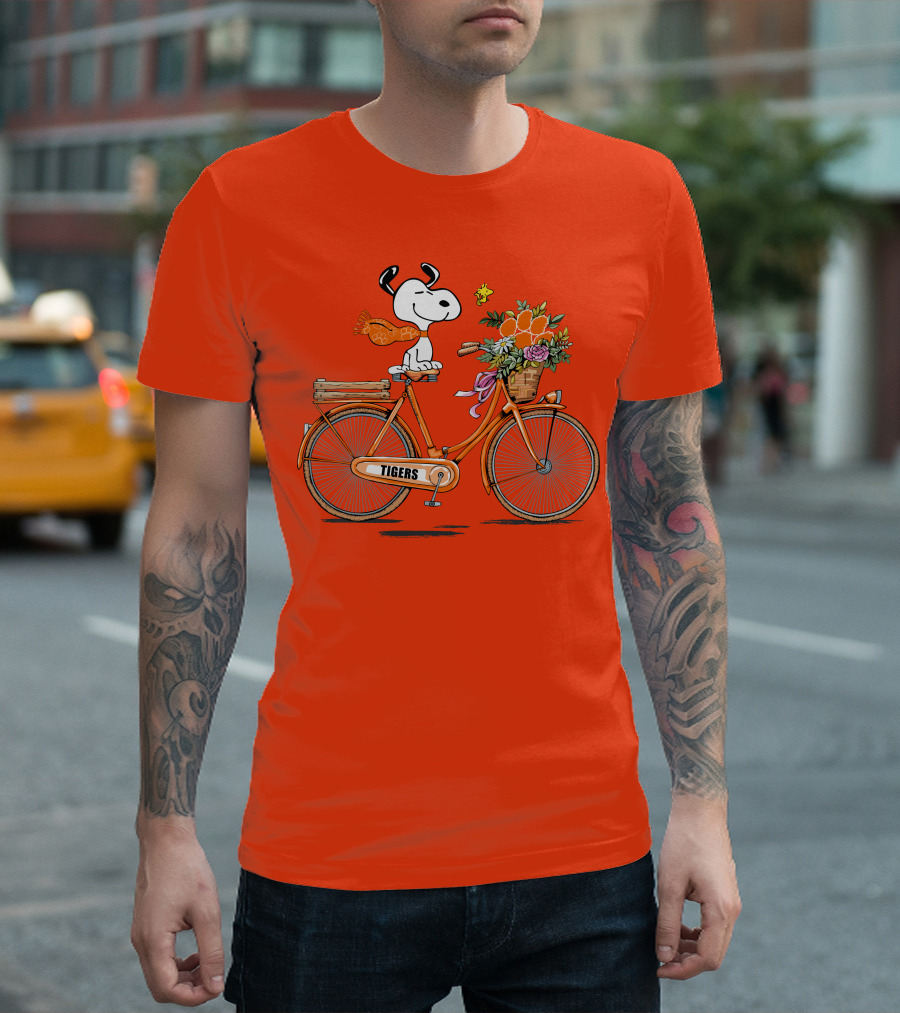 Clemson Tigers Snoopy Woodstock Bicycle Flowers T-Shirt