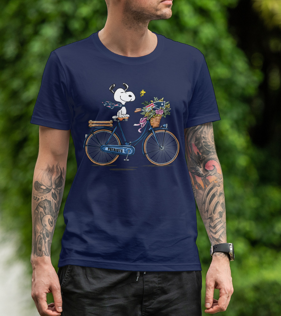 New England Patriots Happy Snoopy Bicycle With Flower Basket And Woodstock T-Shirt
