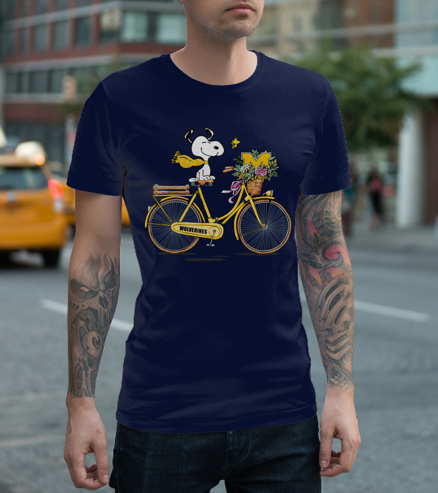 Michigan Wolverines Snoopy On Yellow Bicycle With Flowers T-Shirt