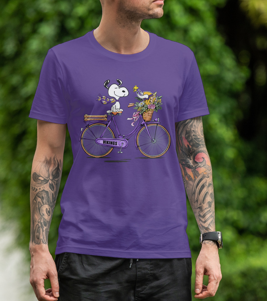 Minnesota Vikings Snoopy Woodstock Bicycle Adventure T-Shirt